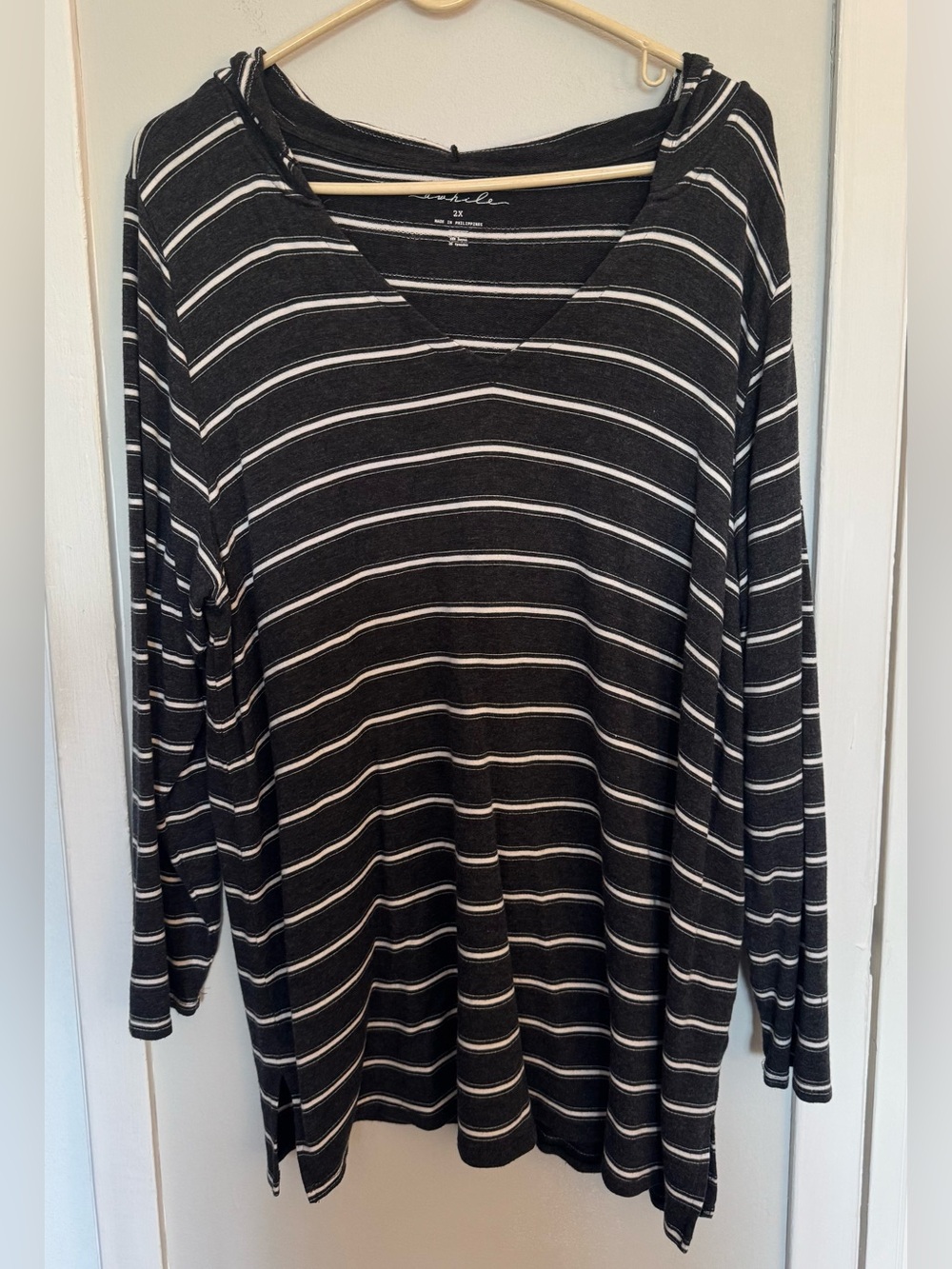 Awhile 2X Black & White Striped Top - V-Neck